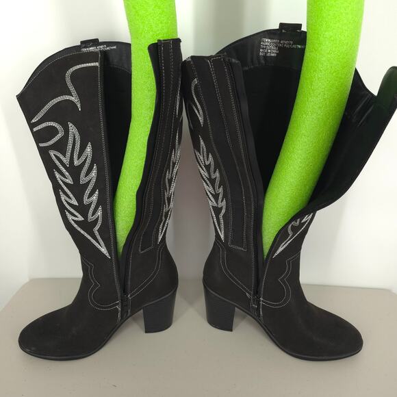 Torrid Tall Shaft Heeled Western Boot Black Size 9 WW NWT - Picture 10 of 14